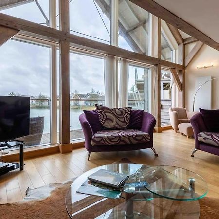 Otters Holt Vila Somerford Keynes Exterior foto