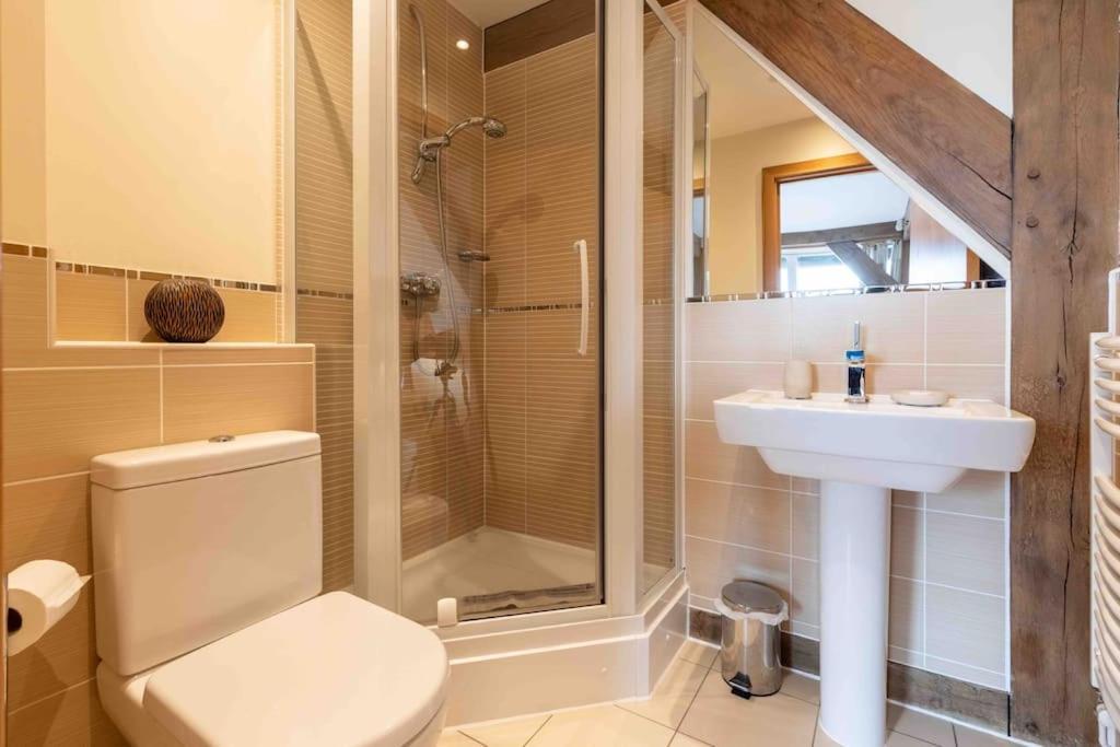 Otters Holt Vila Somerford Keynes Exterior foto