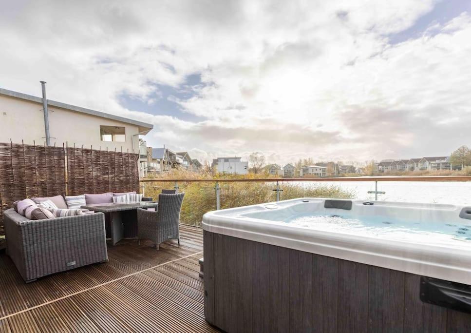 Otters Holt Vila Somerford Keynes Exterior foto