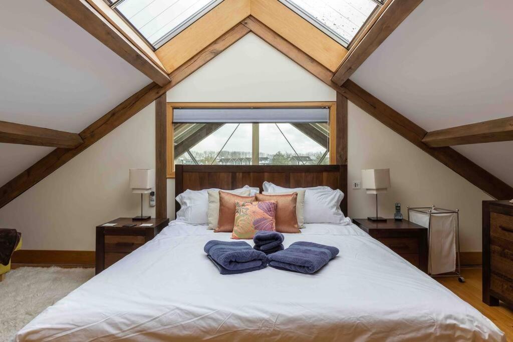 Otters Holt Vila Somerford Keynes Exterior foto