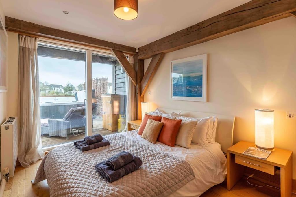 Otters Holt Vila Somerford Keynes Exterior foto