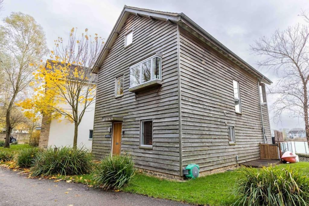 Otters Holt Vila Somerford Keynes Exterior foto