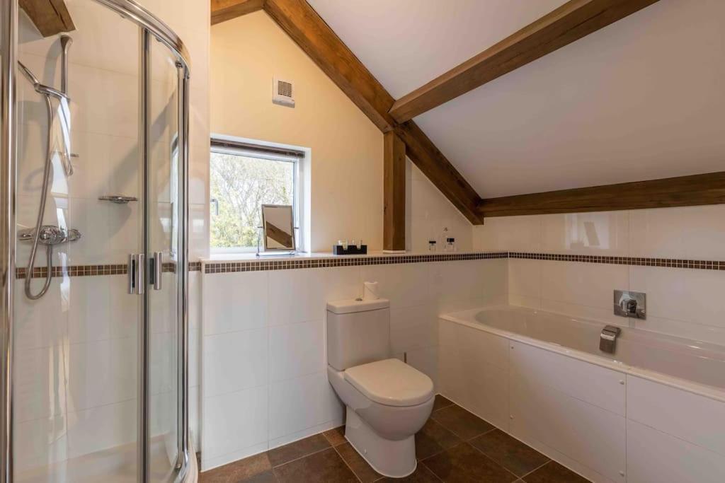 Otters Holt Vila Somerford Keynes Exterior foto