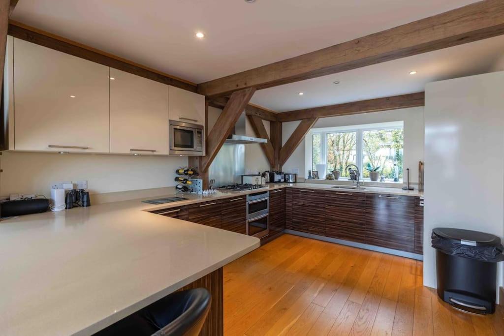 Otters Holt Vila Somerford Keynes Exterior foto