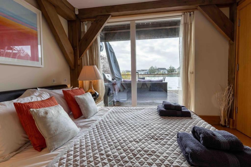 Otters Holt Vila Somerford Keynes Exterior foto