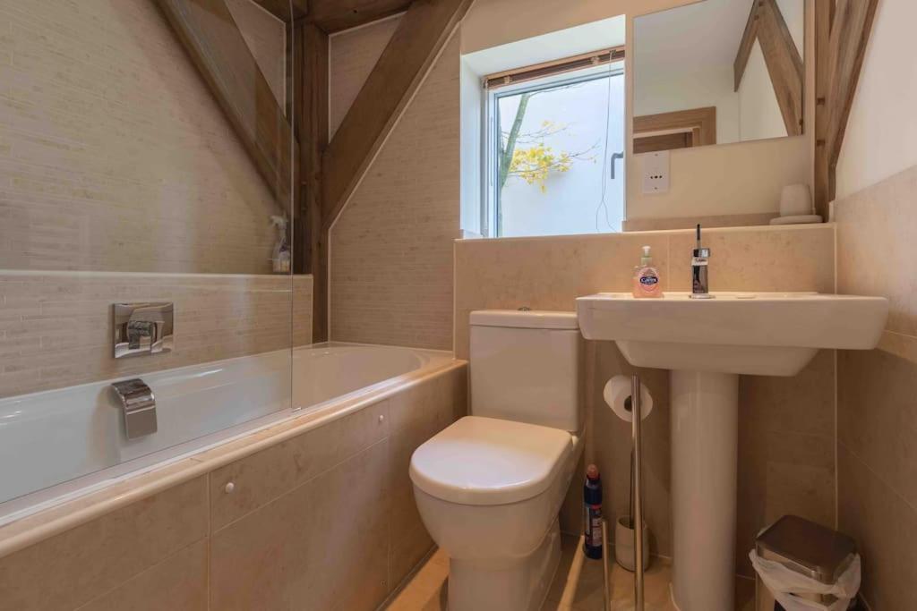 Otters Holt Vila Somerford Keynes Exterior foto