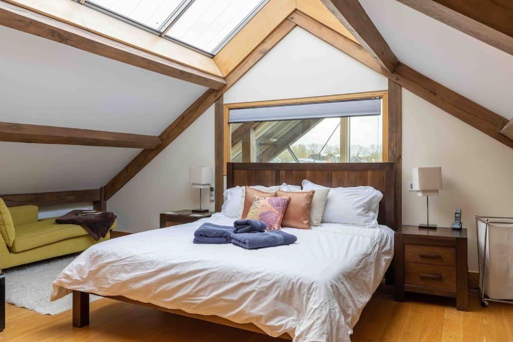 Otters Holt Vila Somerford Keynes Exterior foto