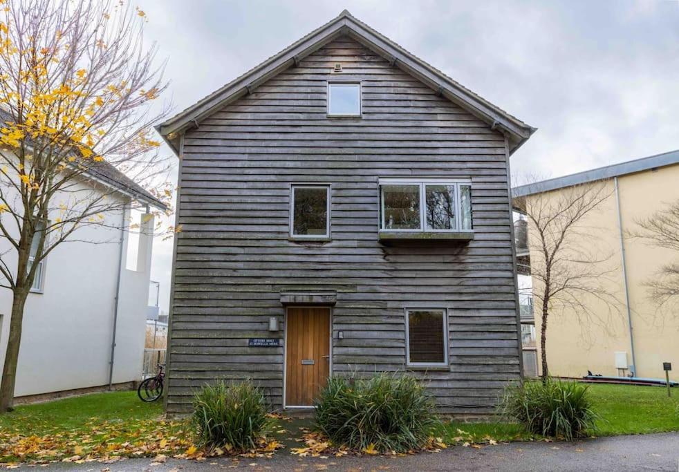 Otters Holt Vila Somerford Keynes Exterior foto