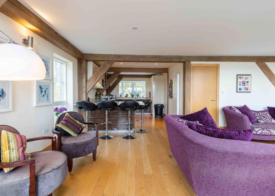 Otters Holt Vila Somerford Keynes Exterior foto